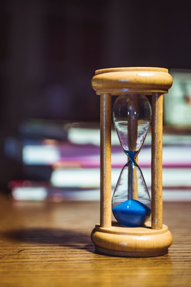 An hourglass can be seen.