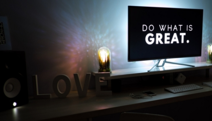 blog banner with a tv screen reading a message 'Do what is great'